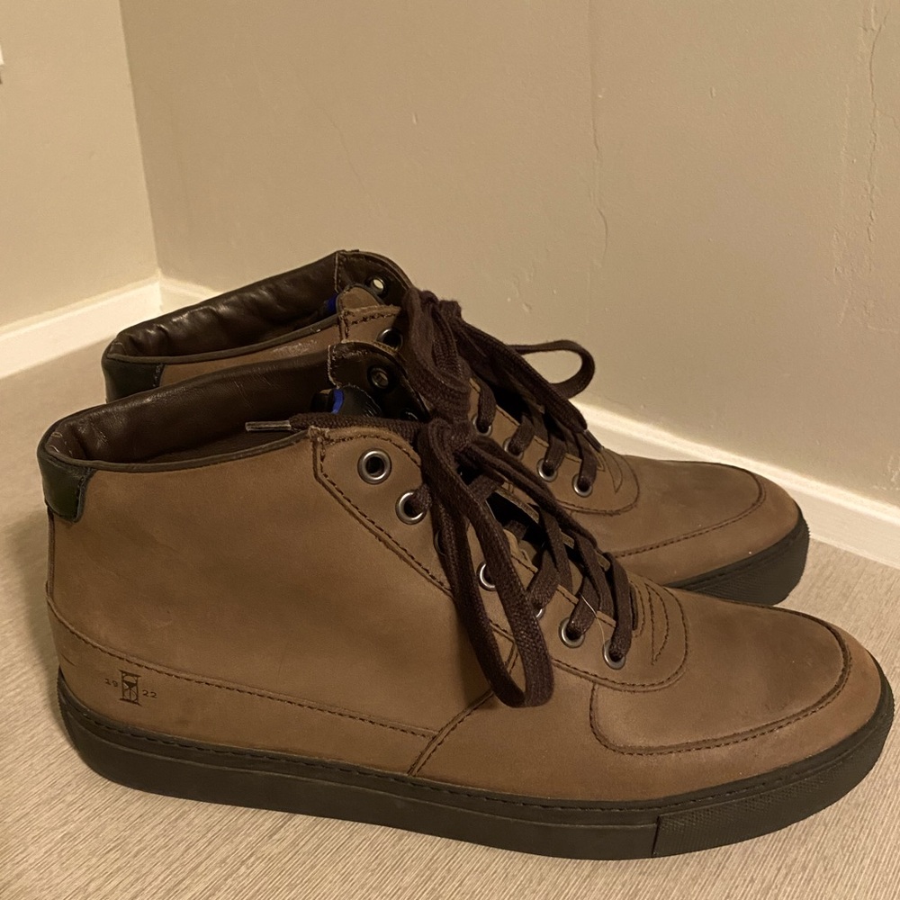 COPY - Allen Edmonds Pioneer Sneakers Size 8.5- In GREAT shape!
